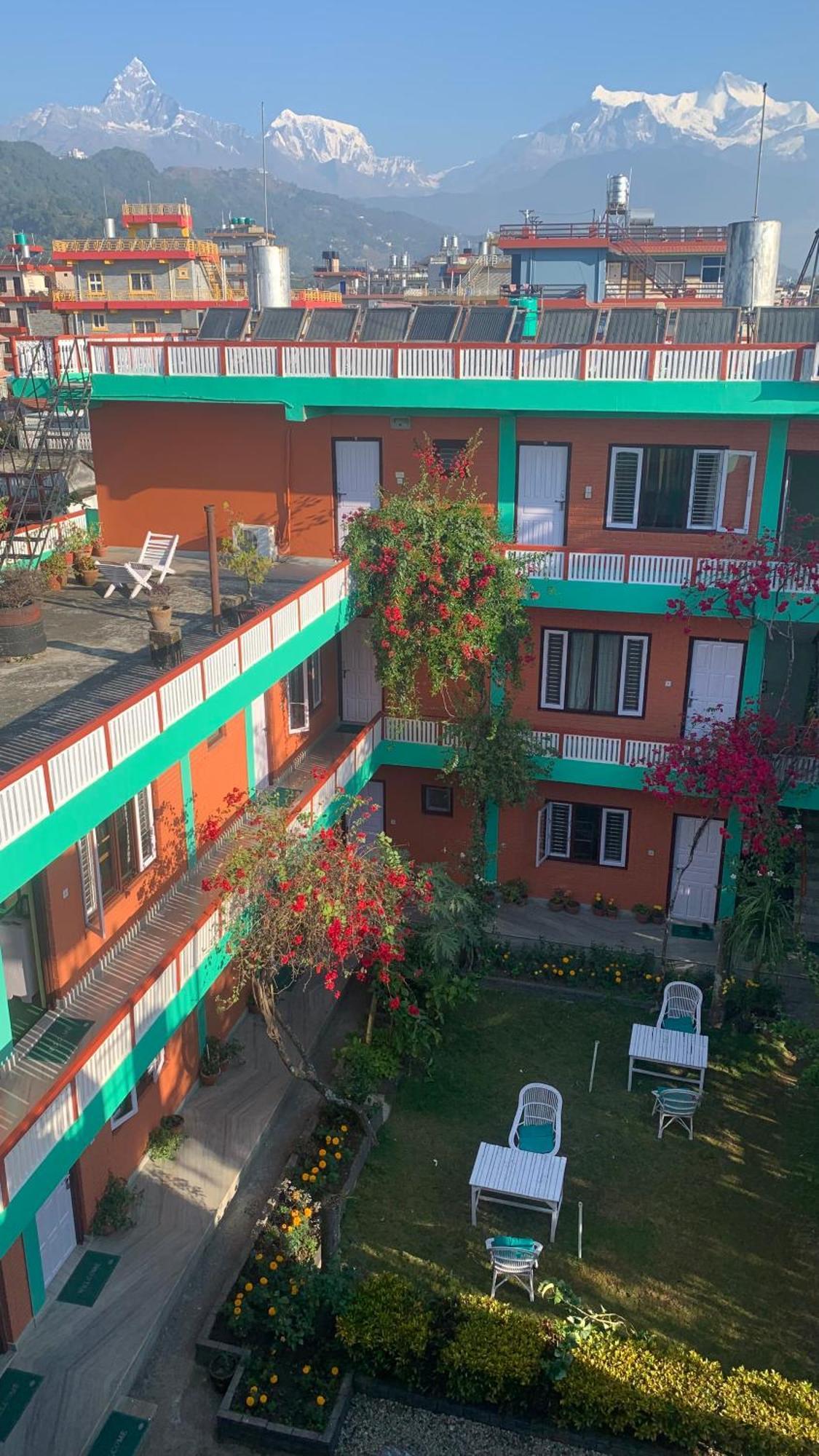 New Pokhara Lodge Bagian luar foto