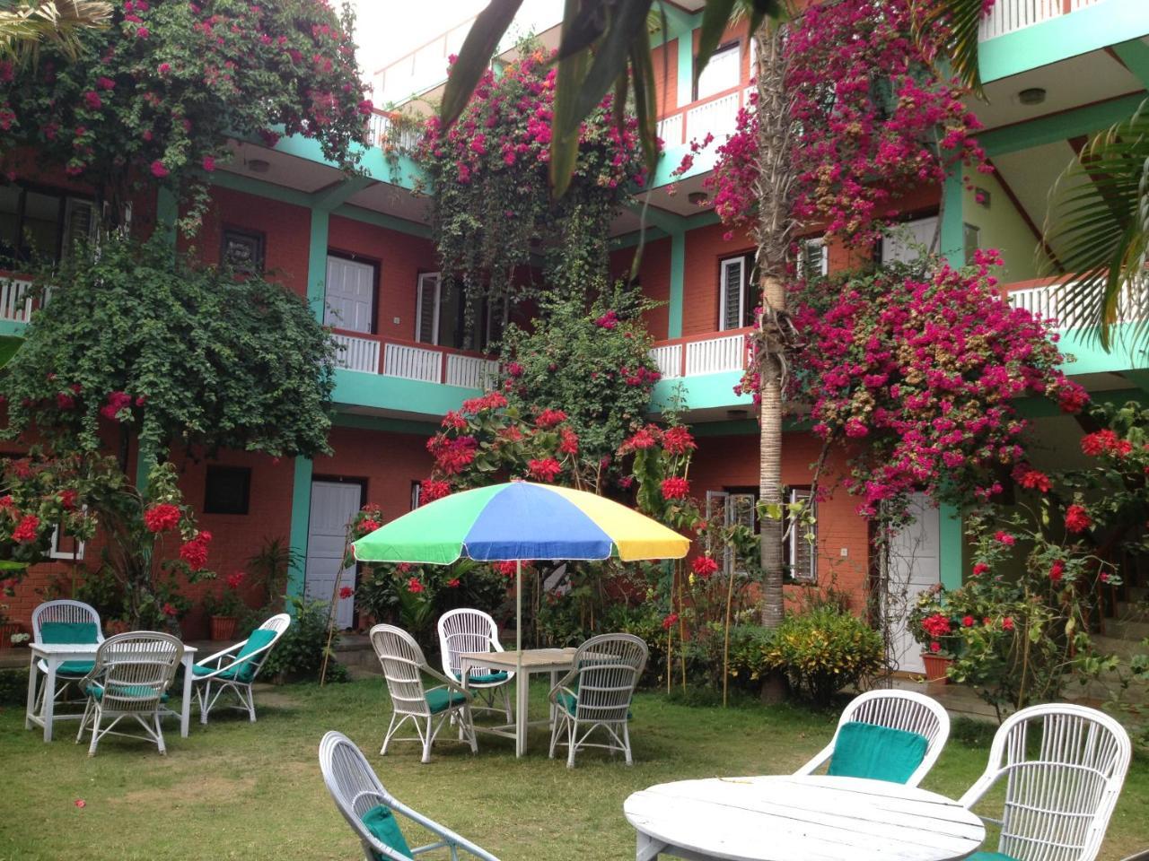 New Pokhara Lodge Bagian luar foto