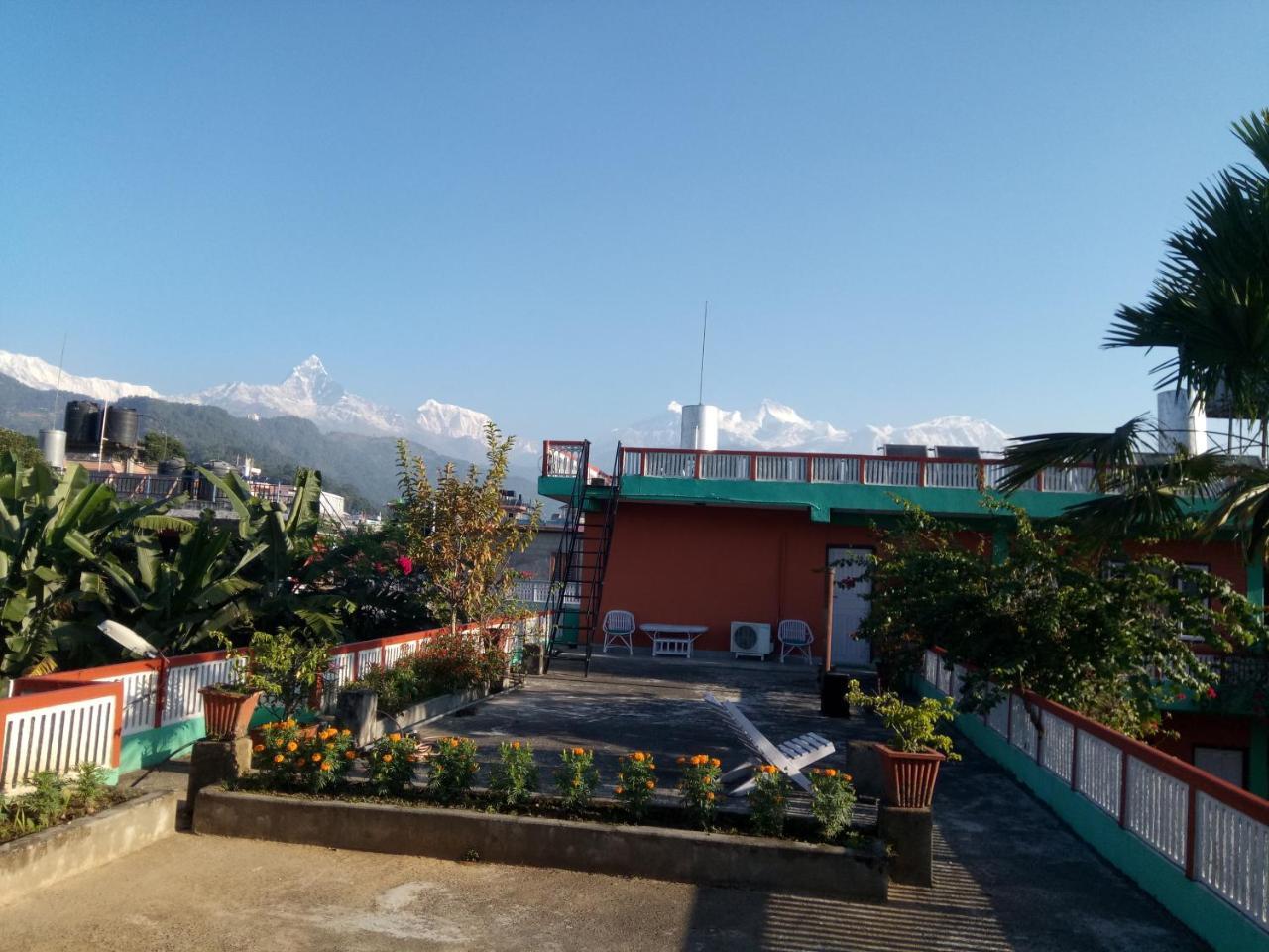 New Pokhara Lodge Bagian luar foto